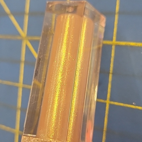 Revolution Lip Topper Luxurious  4.5ml New Sealed - Picture 3 of 3